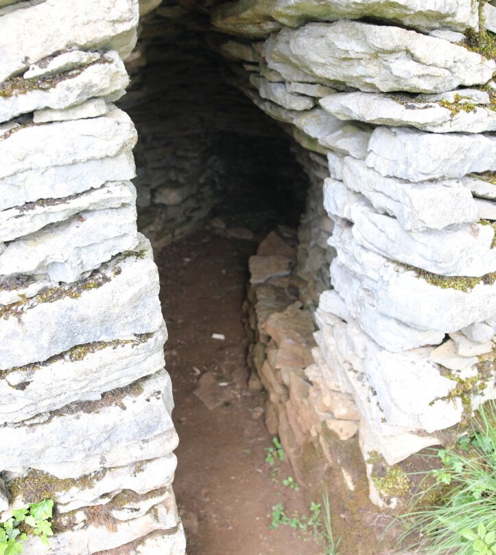 Sentier des pierres séches-La Marre必去景点