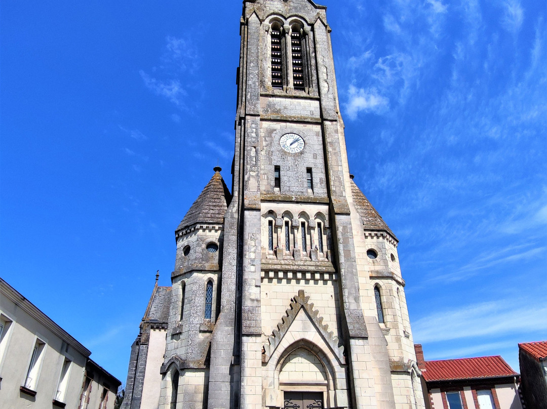 Eglise Saint Jean-Baptiste de Villedieu-Beaupreau-en-Mauges必去景点
