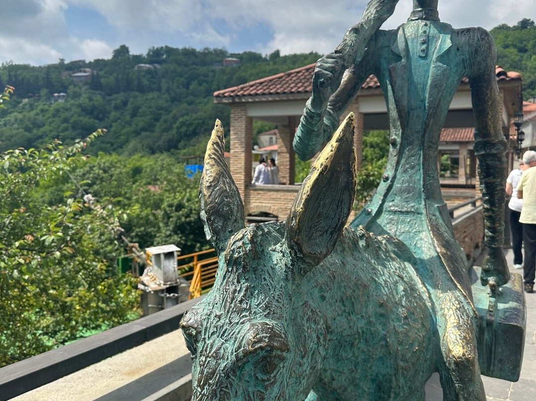 Sculpture "The Doctor on a Donkey"-西格纳吉必去景点