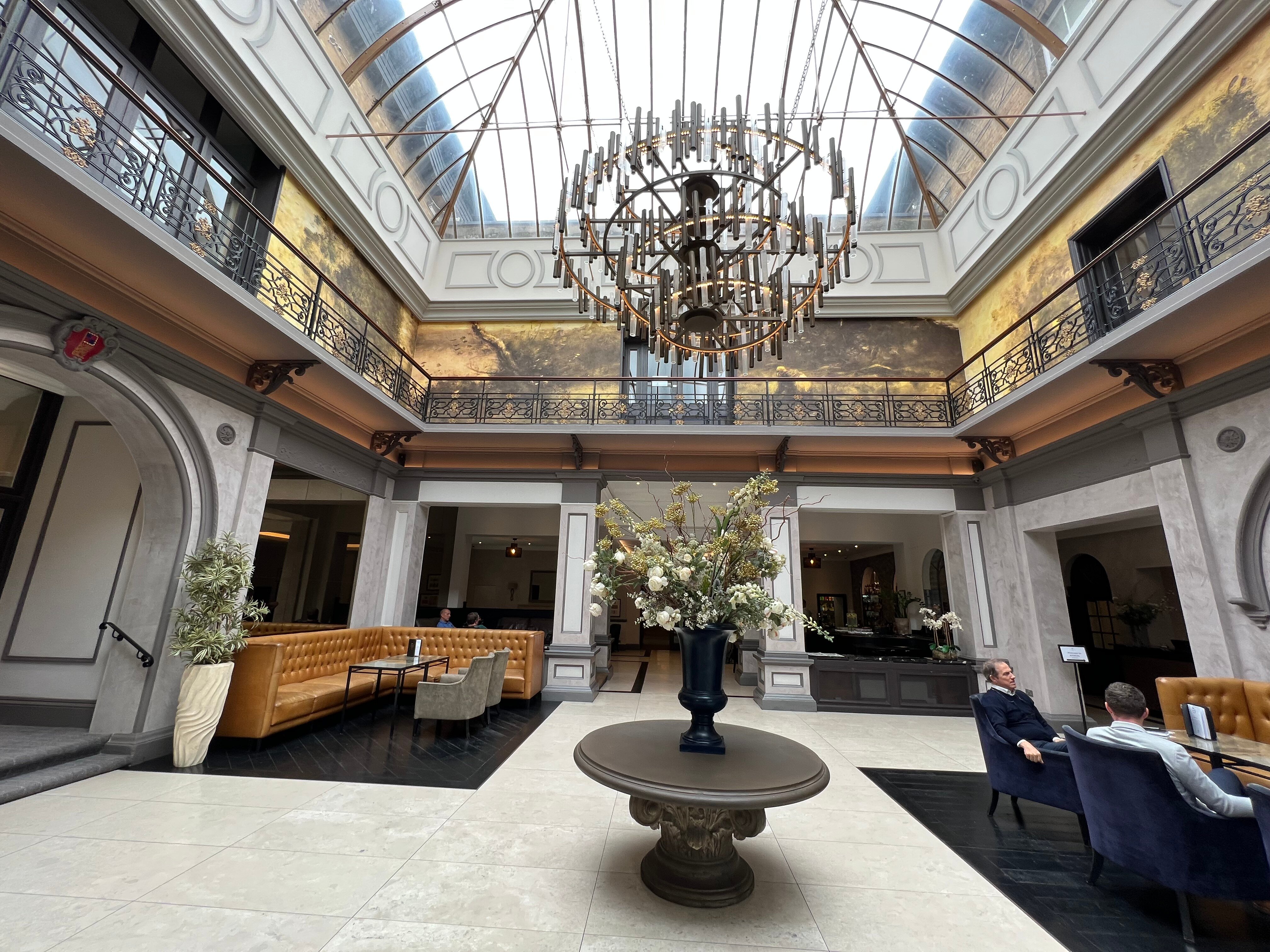 Oatlands Park Hotel-浴室