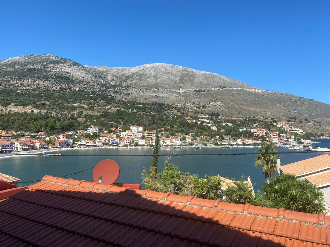 格瑞克爱奥尼亚套房酒店主图