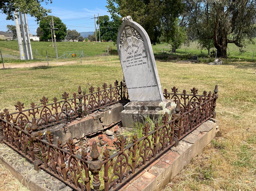 Pioneer Cemetery景点图片