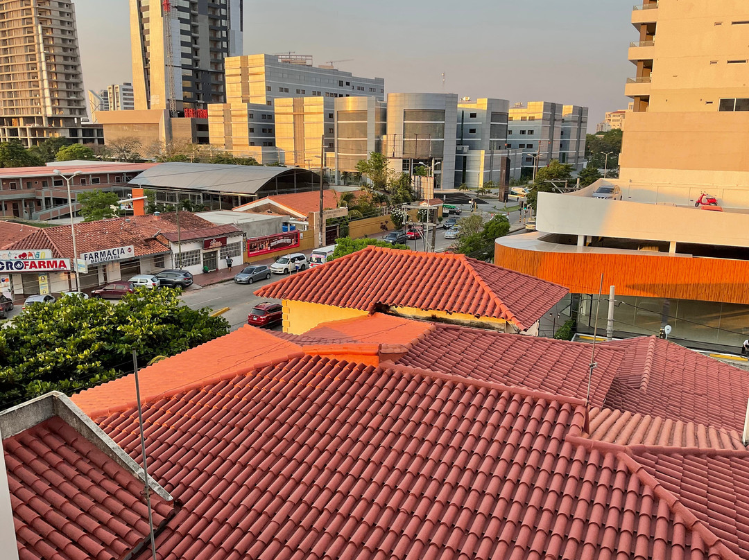 Equipetrol Suites Apart Hotel