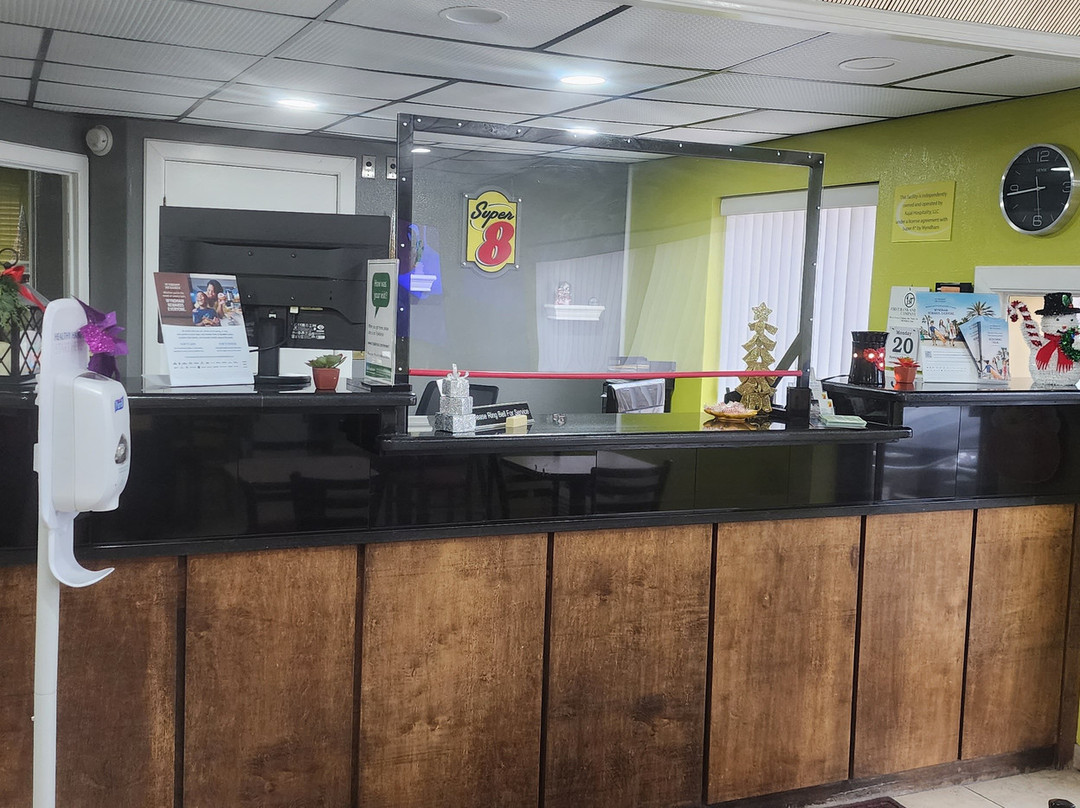 Super 8 by Wyndham Clinton主图