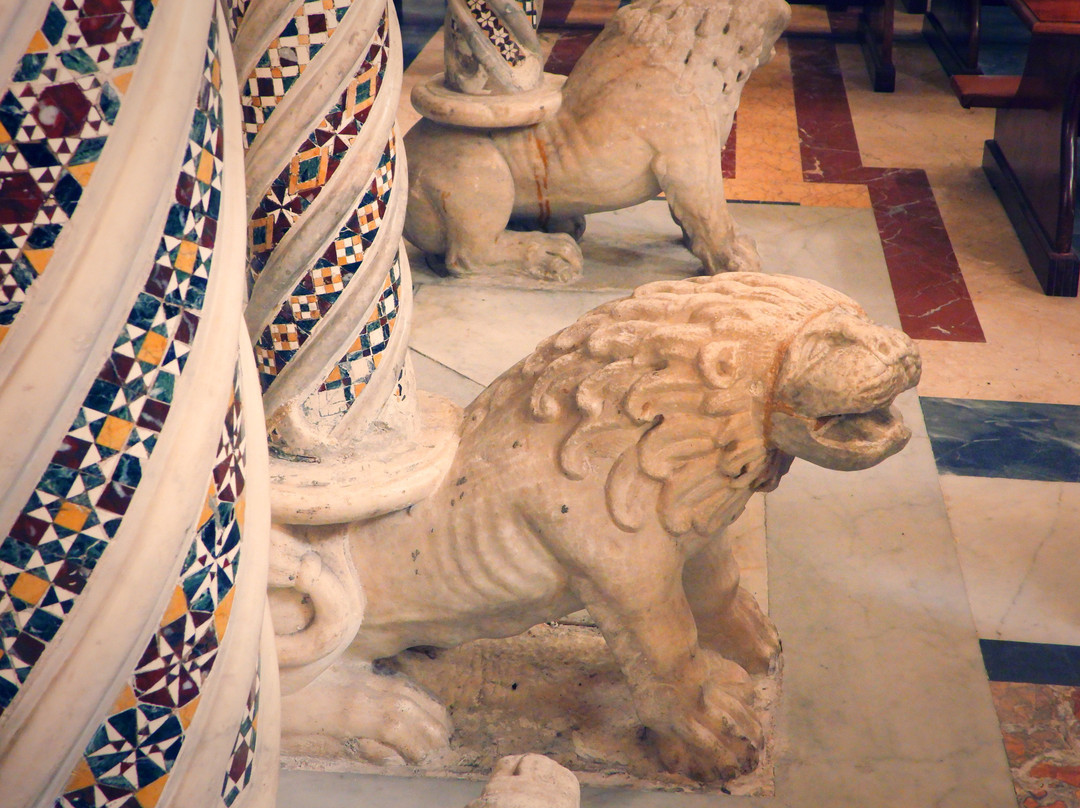 Badia della Santissima Trinita'景点图片
