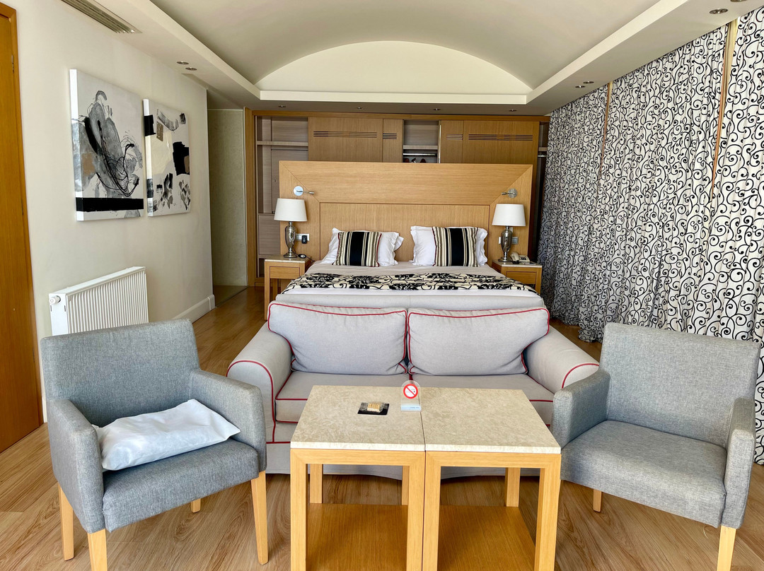 克诺索斯班阁楼海滩套房酒店主图