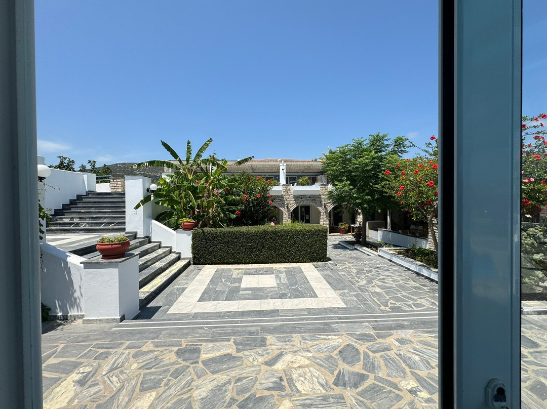 Zefiros Beach Hotel主图