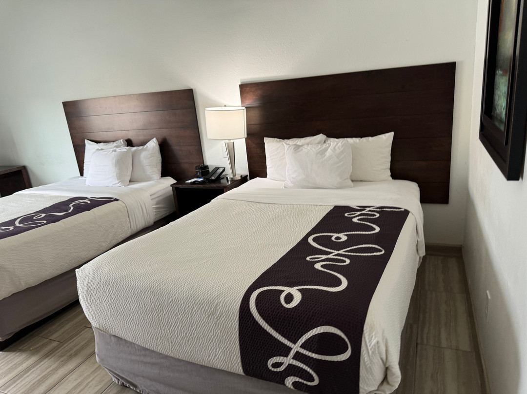 La Quinta Inn & Suites by Wyndham Laredo Airport主图