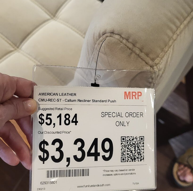 World's Largest Highboy Dresser-Jamestown必去景点