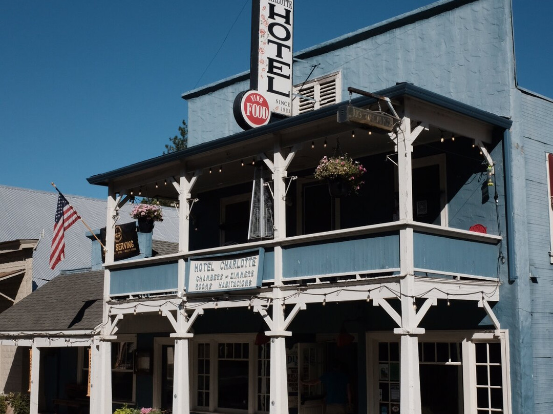 夏洛特酒店主图