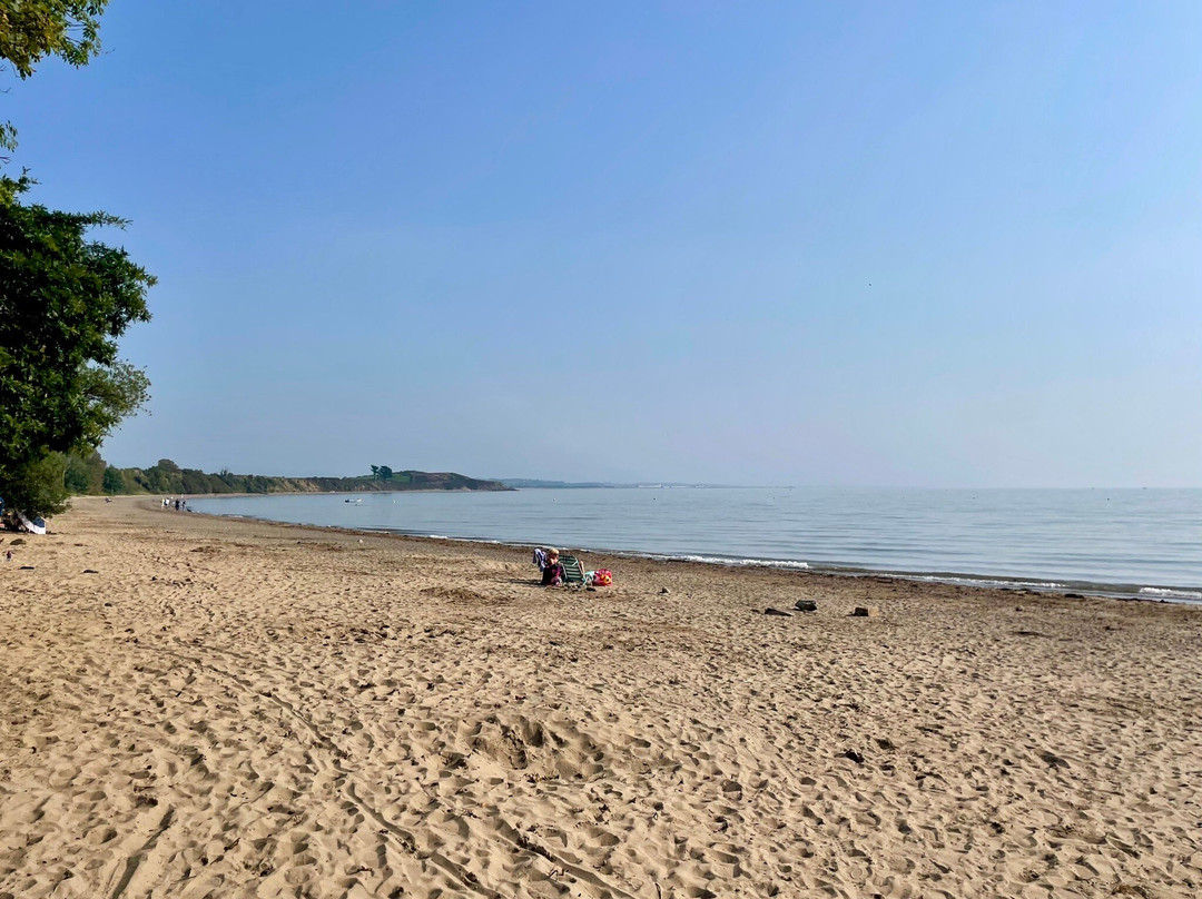 Llanbedrog Beach景点图片