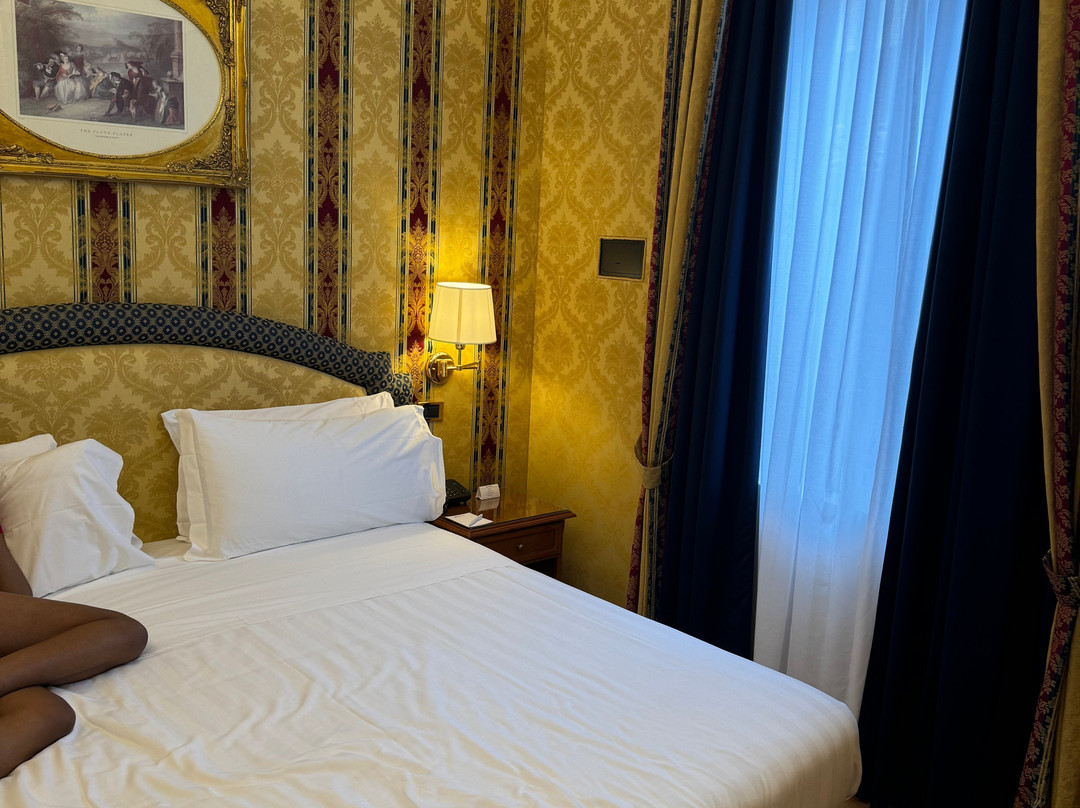 拉斐尔酒店主图