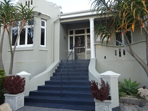 针叶树海滩楼酒店主图