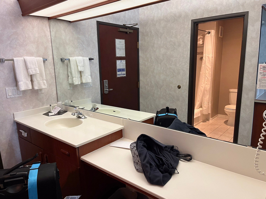 克拉马斯瀑布西尔洛套房酒店