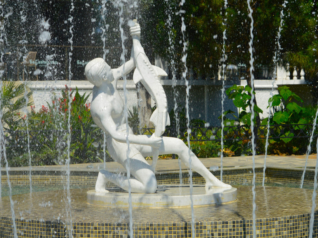 Rybak  Fountain-阿卢什塔必去景点