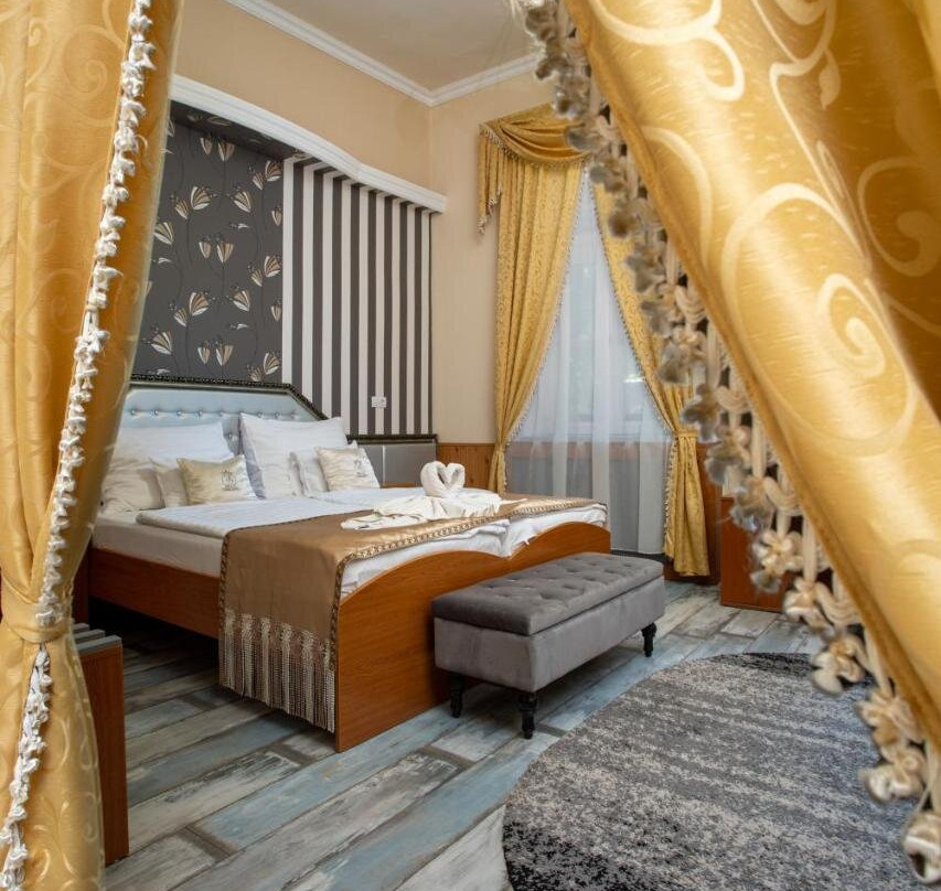 Illés Hotel és Stüszi Vadász Étterem主图