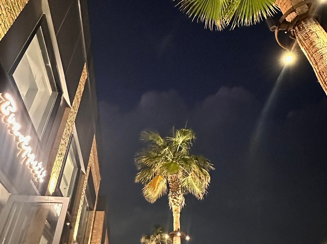 Umbrella Beach-富查伊拉必去景点