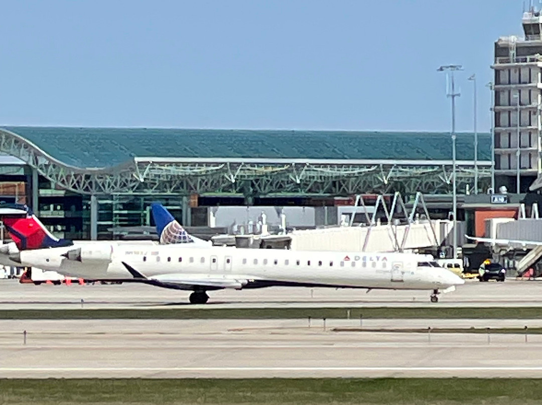 Gerald R. Ford Airport Viewing Park-大急流市必去景点