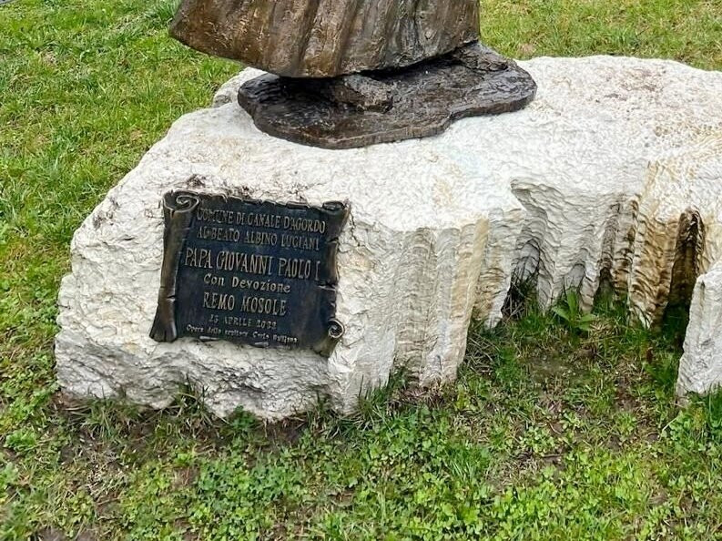 Statua Di Papa Luciani-Canale d'Agordo必去景点