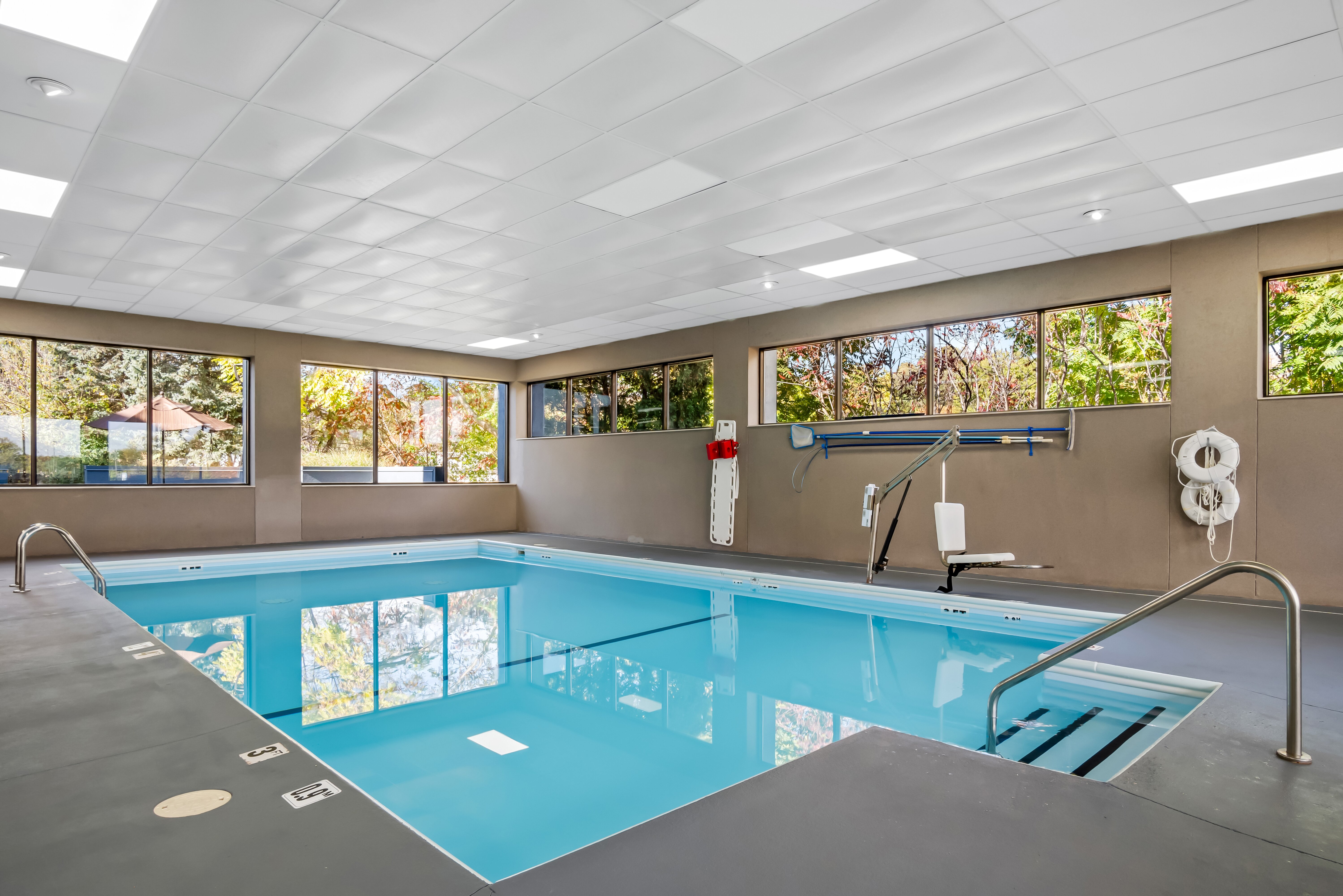 Surestay Plus By Best Western Stevensville St. Joseph-泳池