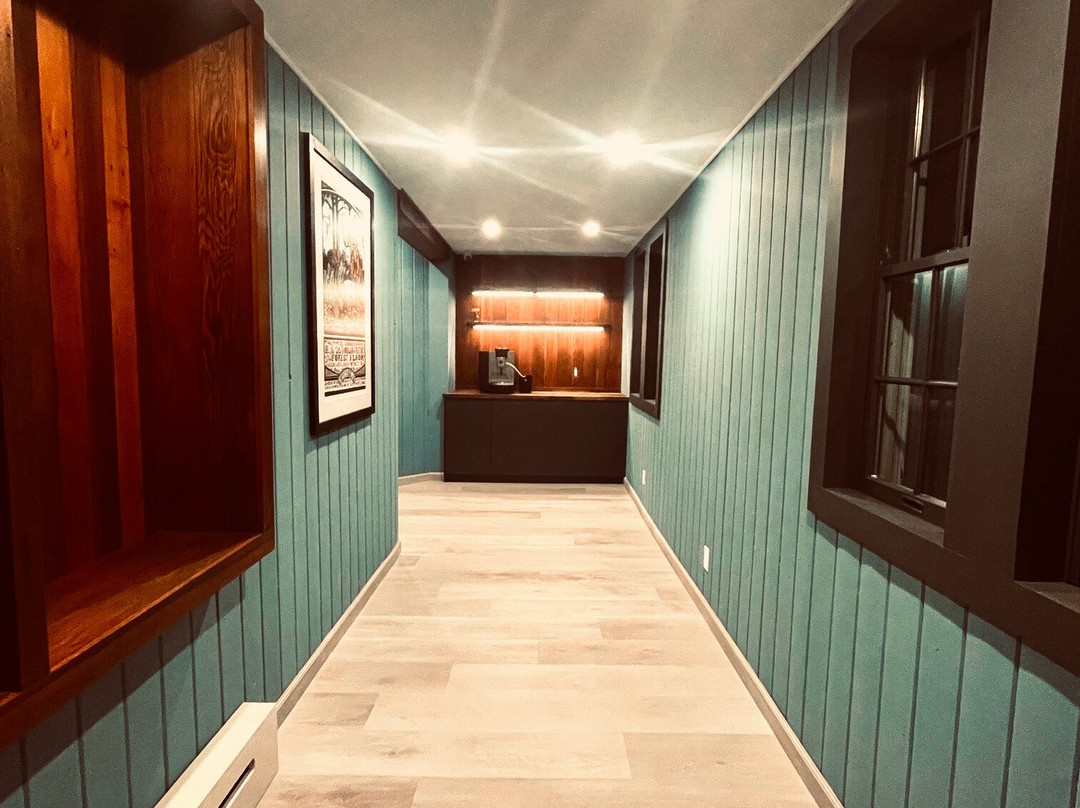 Mangy Moose Motel主图