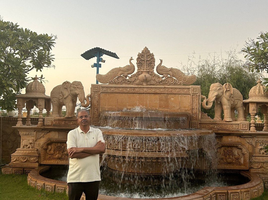 郁金香沙漠酒店主图