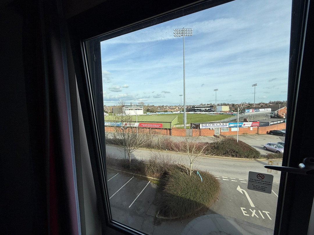 戴斯德比酒店主图