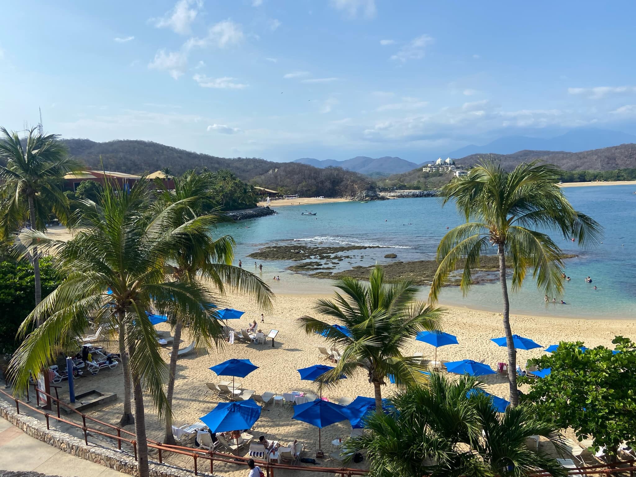 Las Brisas Huatulco-泳池
