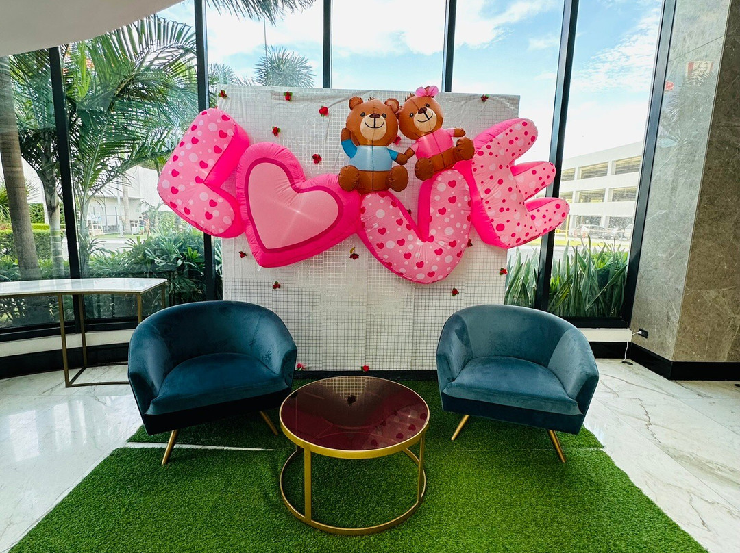 The Excelsior Hotel主图