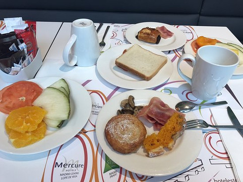 马德里普拉多宜必思尚品酒店主图