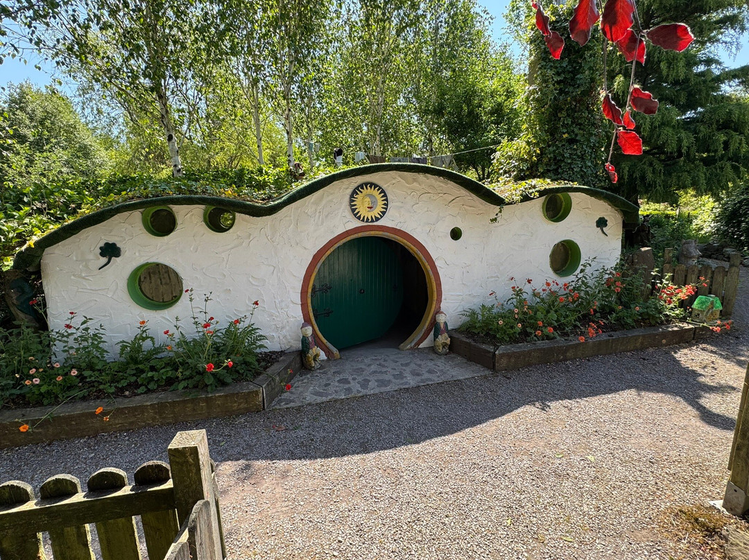 Glenview Gardens & Hobbit House-Desert Cross必去景点