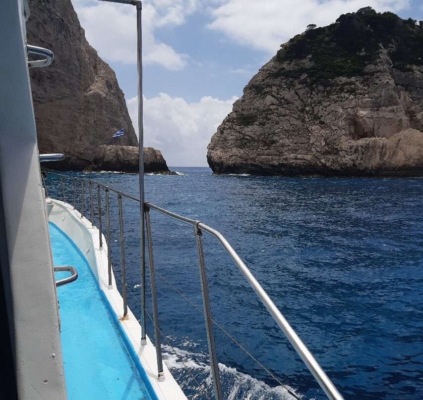 Golden Star Cruises-Porto Vromi必去景点