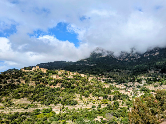 埃斯莫里酒店主图