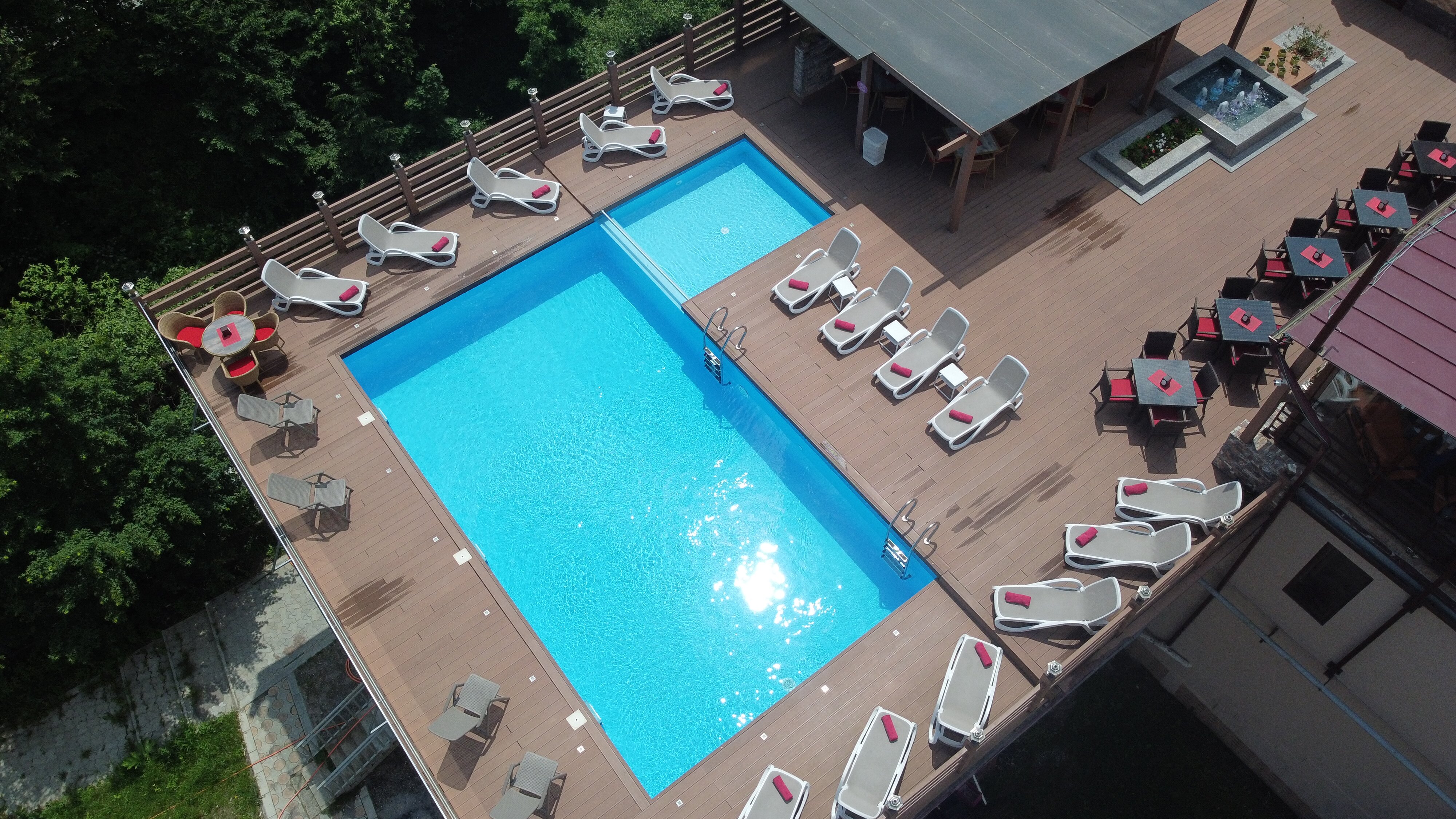 Best Western Plus Paradise Hotel Dilijan-泳池