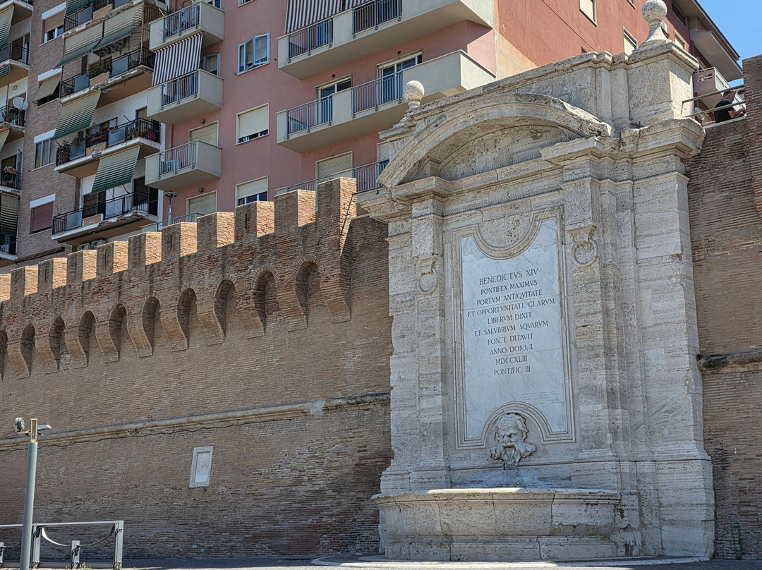Fontana del Vanvitelli-奇维塔韦基亚必去景点