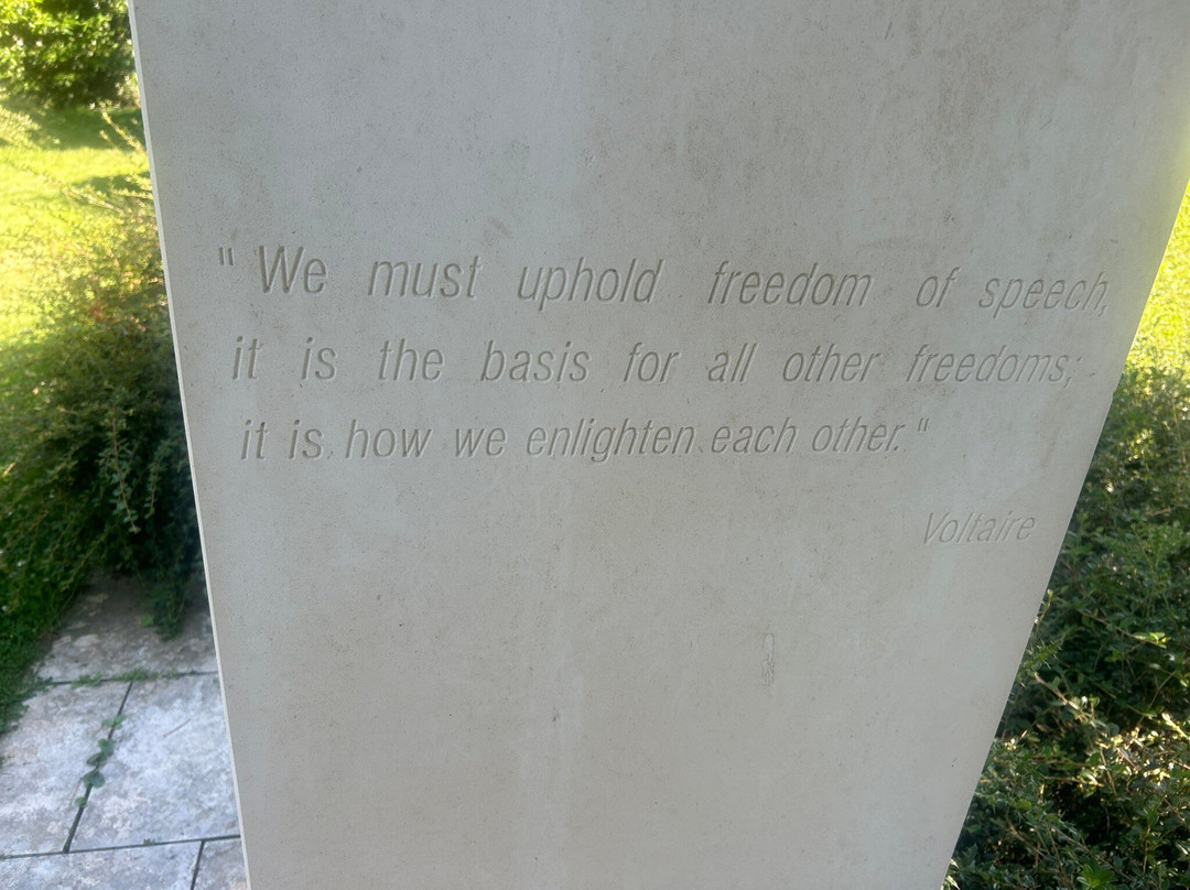 Reporters Memorial-巴约必去景点