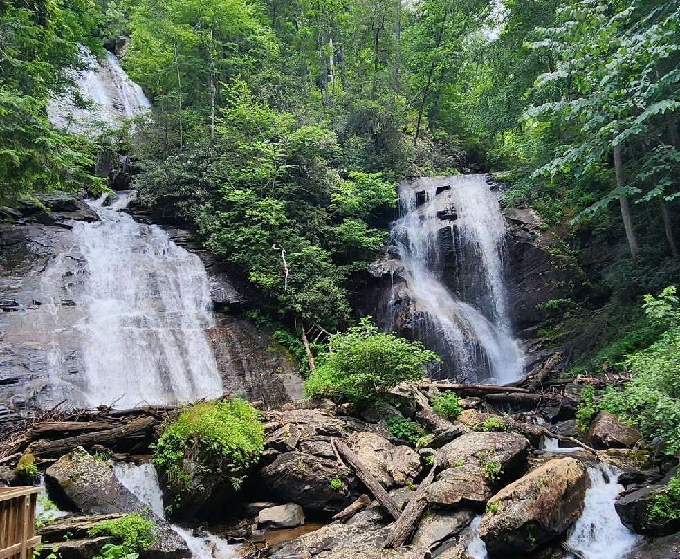 Anna Ruby Falls-海伦必去景点