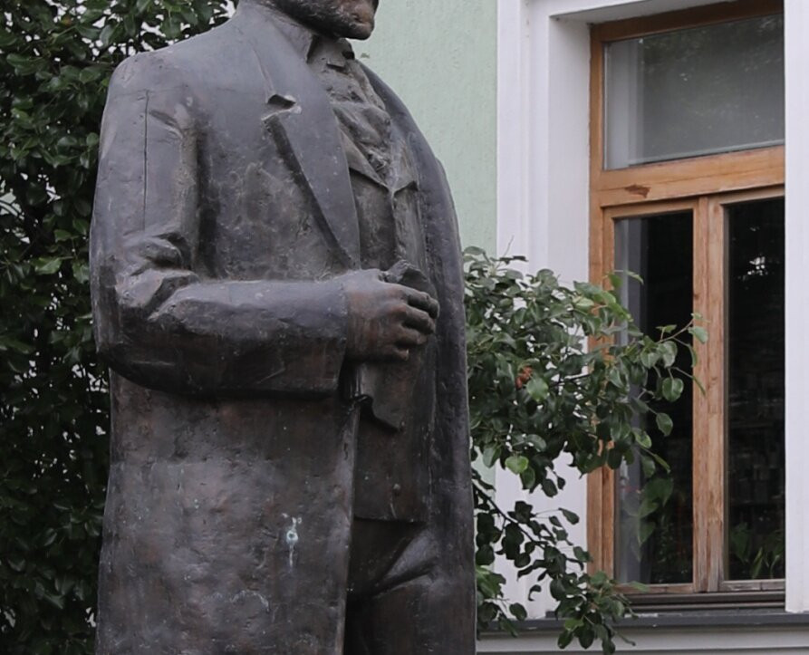 Une Statue Du Poète George Coșbuc-Bistrita Bargaului必去景点