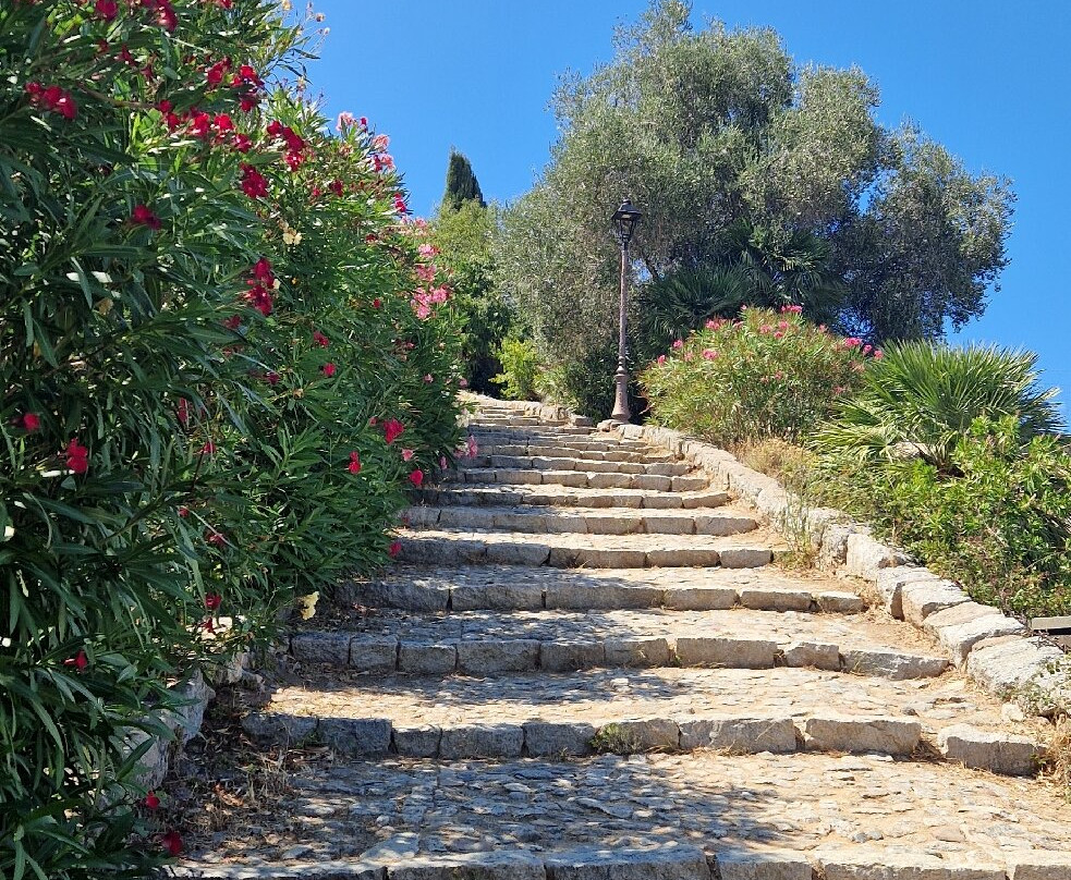 Eglise de l'Annonciation-Sant'Antonino必去景点
