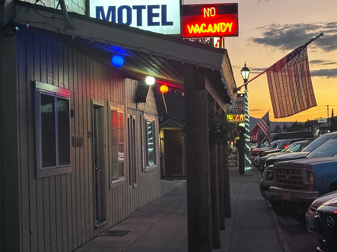 高山汽车旅馆主图