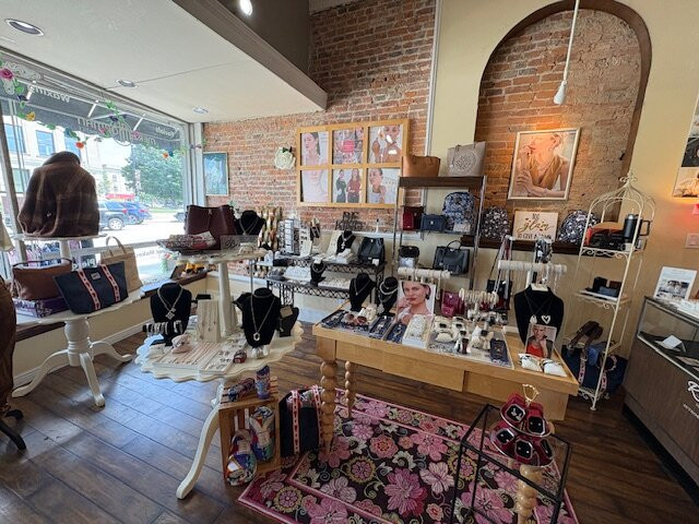 Lebanon Merle Norman Boutique & Spa-Lebanon必去景点