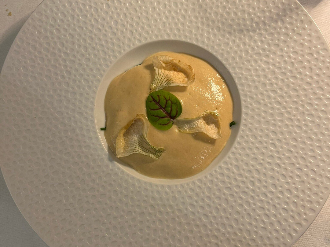 德拉图尔城堡酒店主图