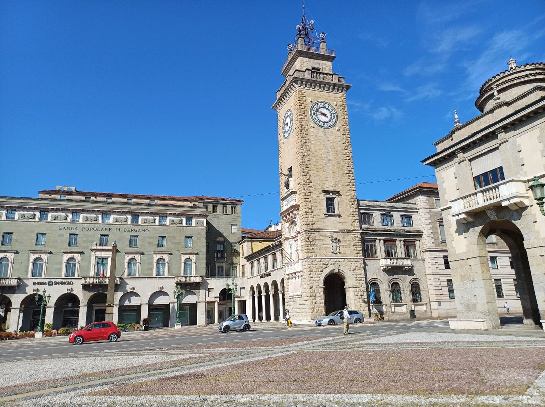 Torre dei Caduti-贝加莫必去景点