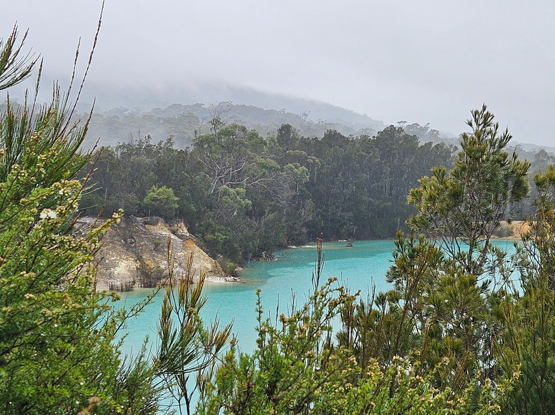 Little Blue Lake-South Mount Cameron必去景点