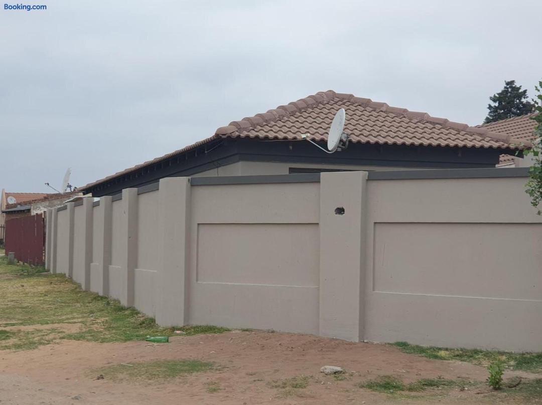 Zondile's guest lodge