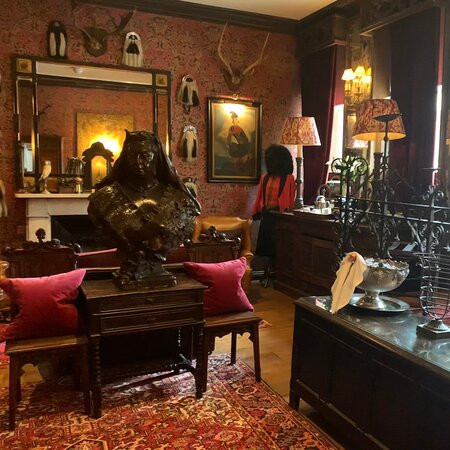 魔力城堡酒店主图