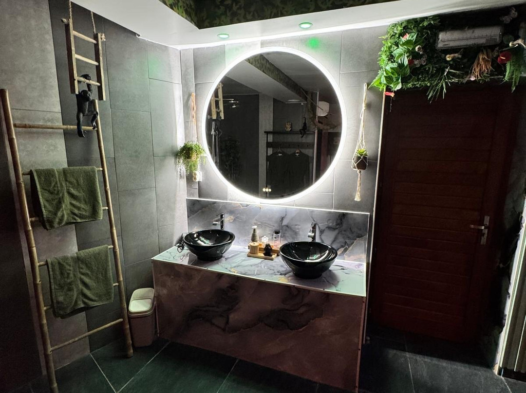 Golden Spa-Menen必去景点