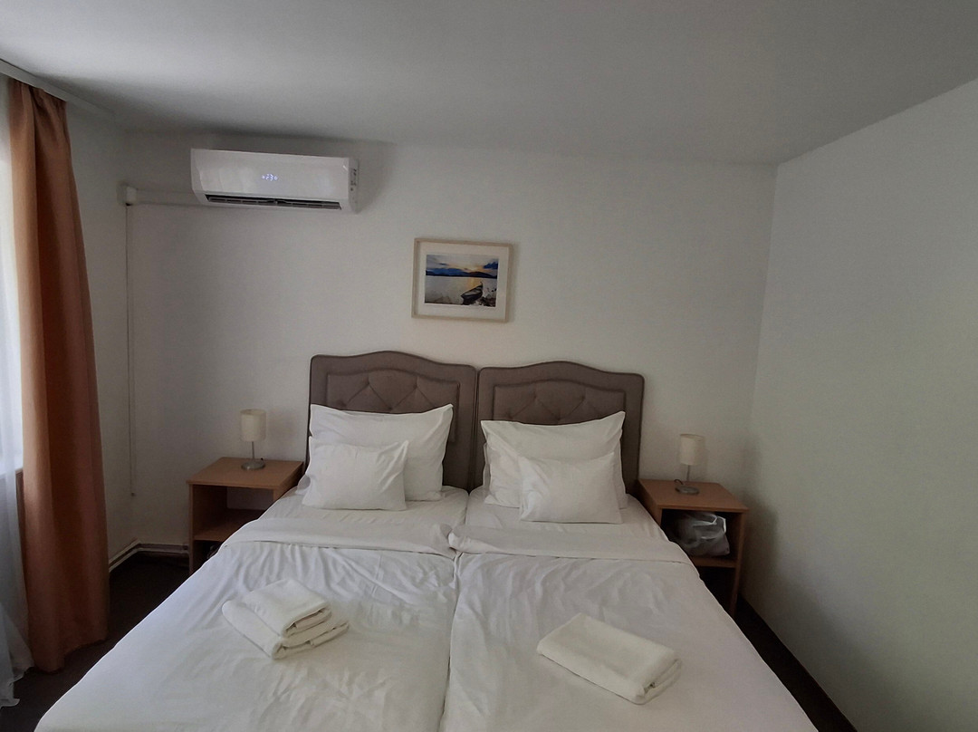 Tihany Yacht Club主图