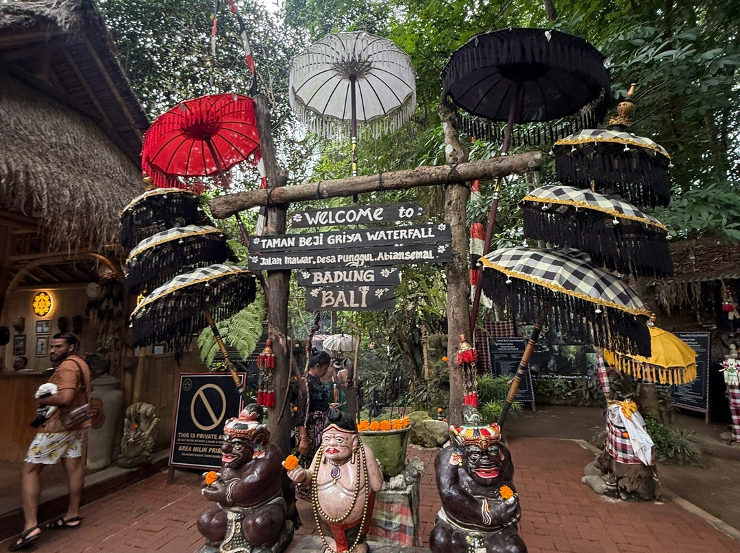 Beji Griya Waterfall-阿比安塞马尔必去景点