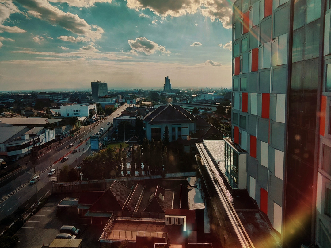 Pop! Hotel Solo主图